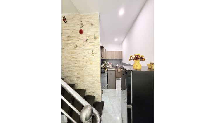 NGAY TÊN LỬA, GẦN CHỢ, 30M2, 3 TẦNG GIÁ CHỈ NHỈNH 3 TỶ
